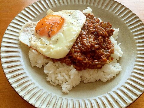 カレールウで簡単ドライカレー